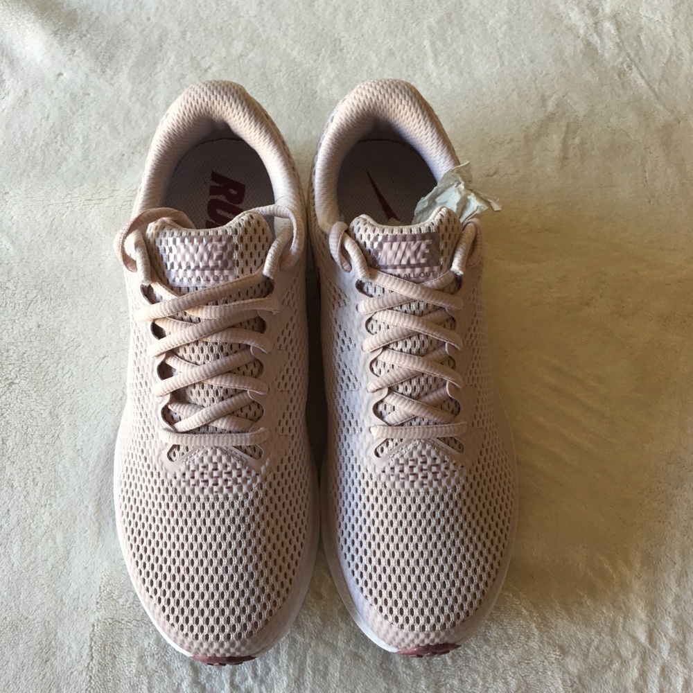 Nike ZOOM ALL OUT 2 size 7.5